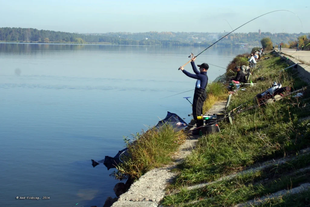 Рыбаки на набережной Воронежа