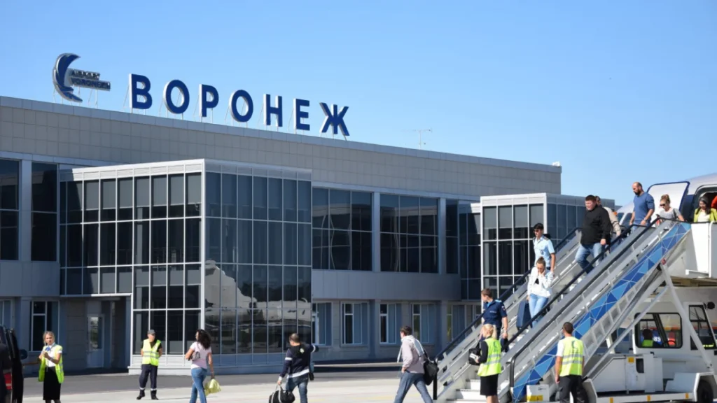 Международный аэропорт Воронеж - ВПП и перрон