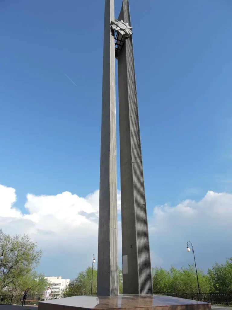 Вид на Величественный Монумент Победы